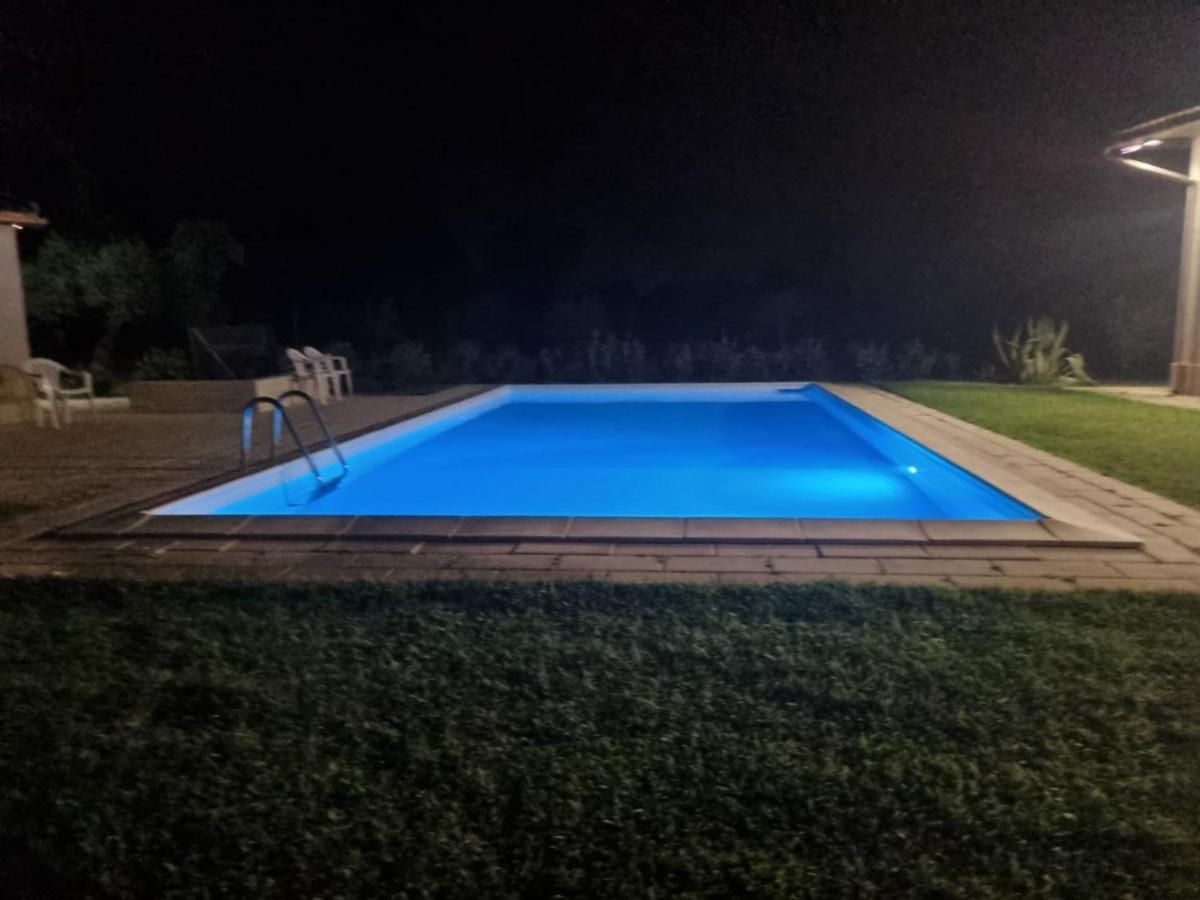 Accogliente Villa Con Piscina Калтаджироне Екстериор снимка