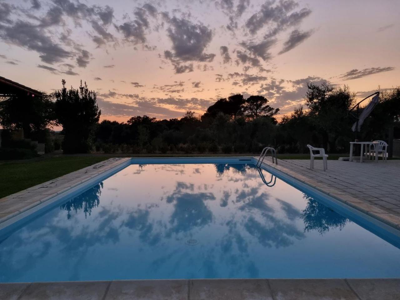 Accogliente Villa Con Piscina Калтаджироне Екстериор снимка