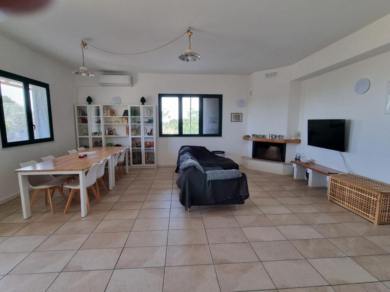 Accogliente Villa Con Piscina Калтаджироне Екстериор снимка
